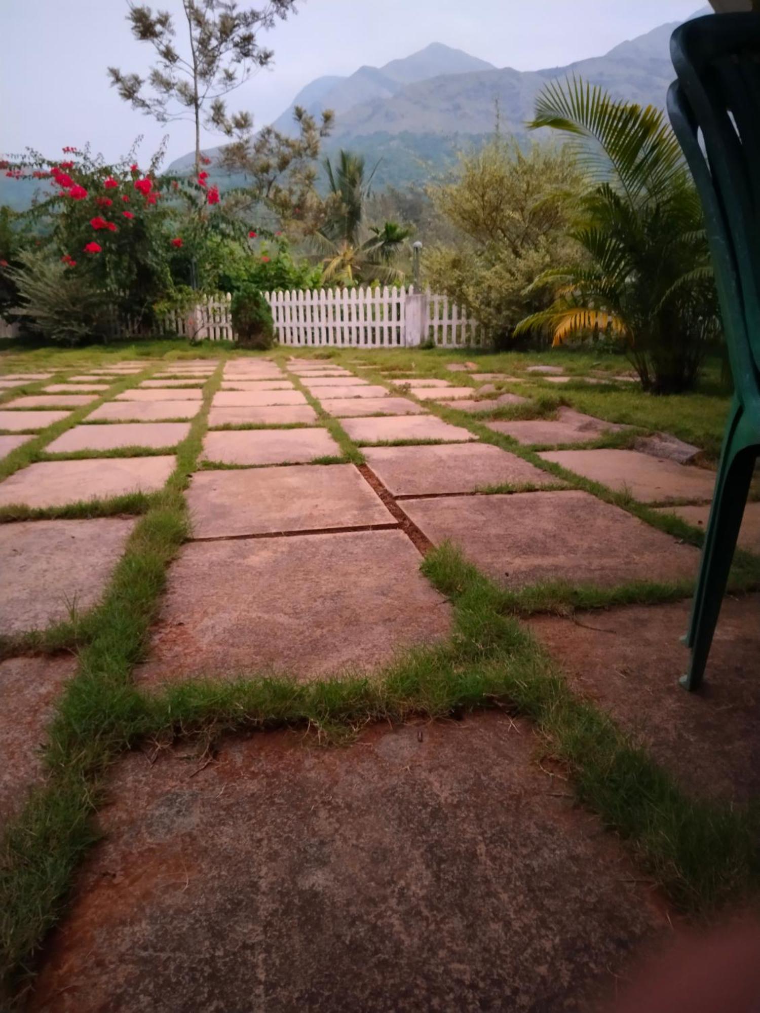 Padikkal Bungalow Vythiri Luaran gambar